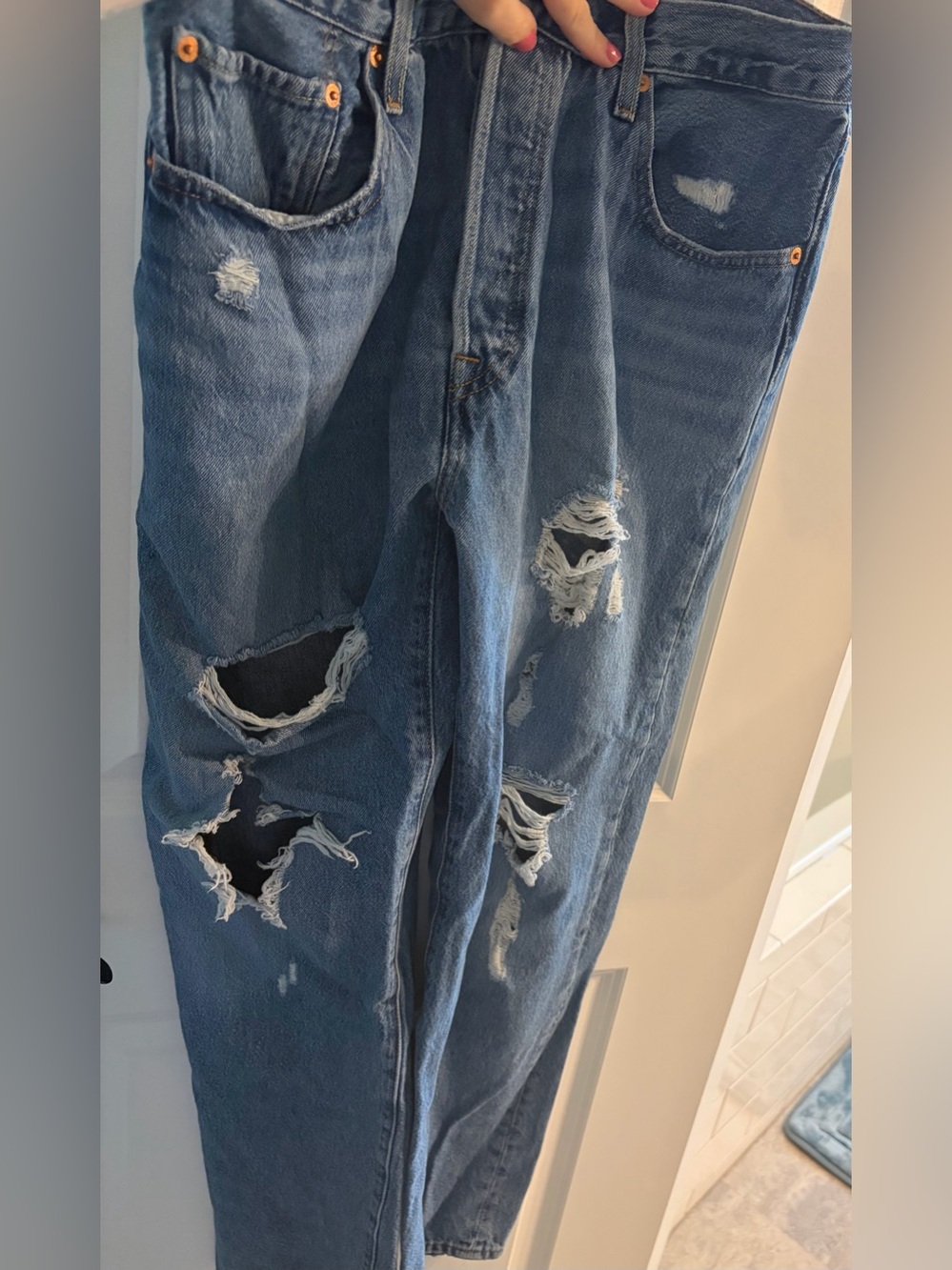 Women’s distressed jeans